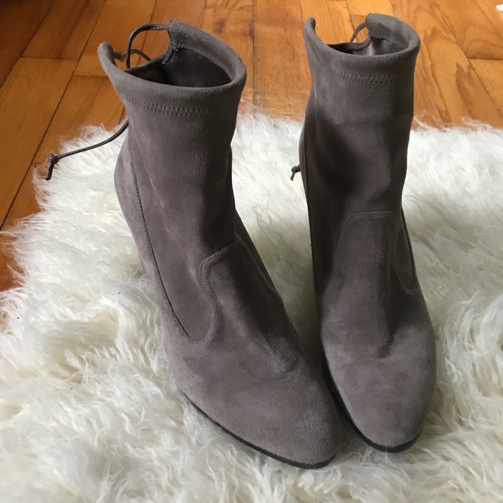 Stuart Weitzman LIKE NEW Glove Perfection booties